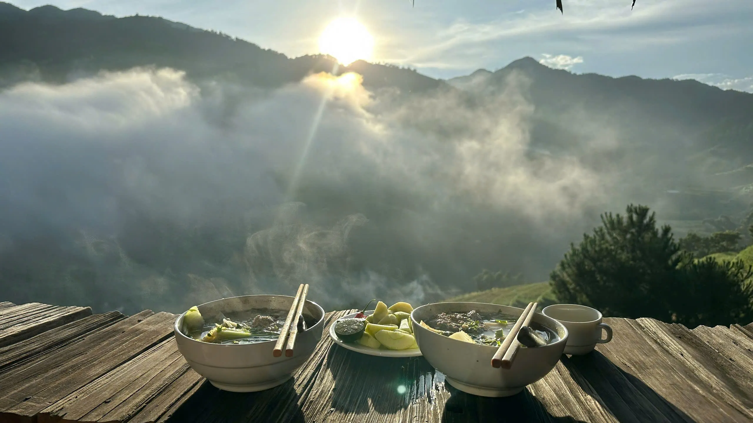 Bữa ăn với tầm nhìn núi non
